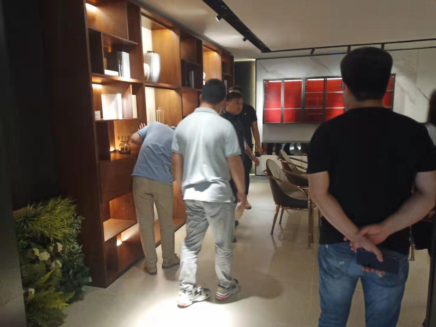 家居工廠旗艦店邀請潔卡科技副總路雨到公司參觀指導(dǎo)